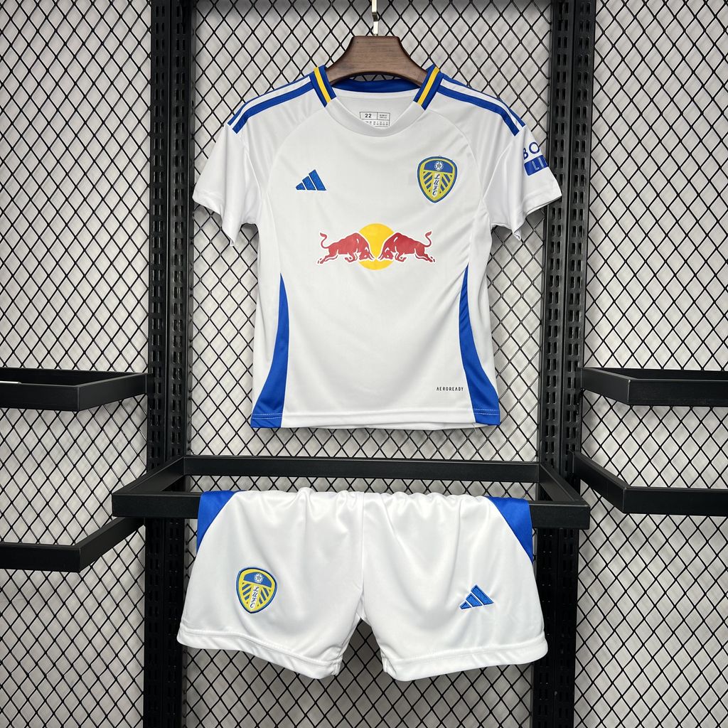 Kit inicial do Leeds United 24-25 