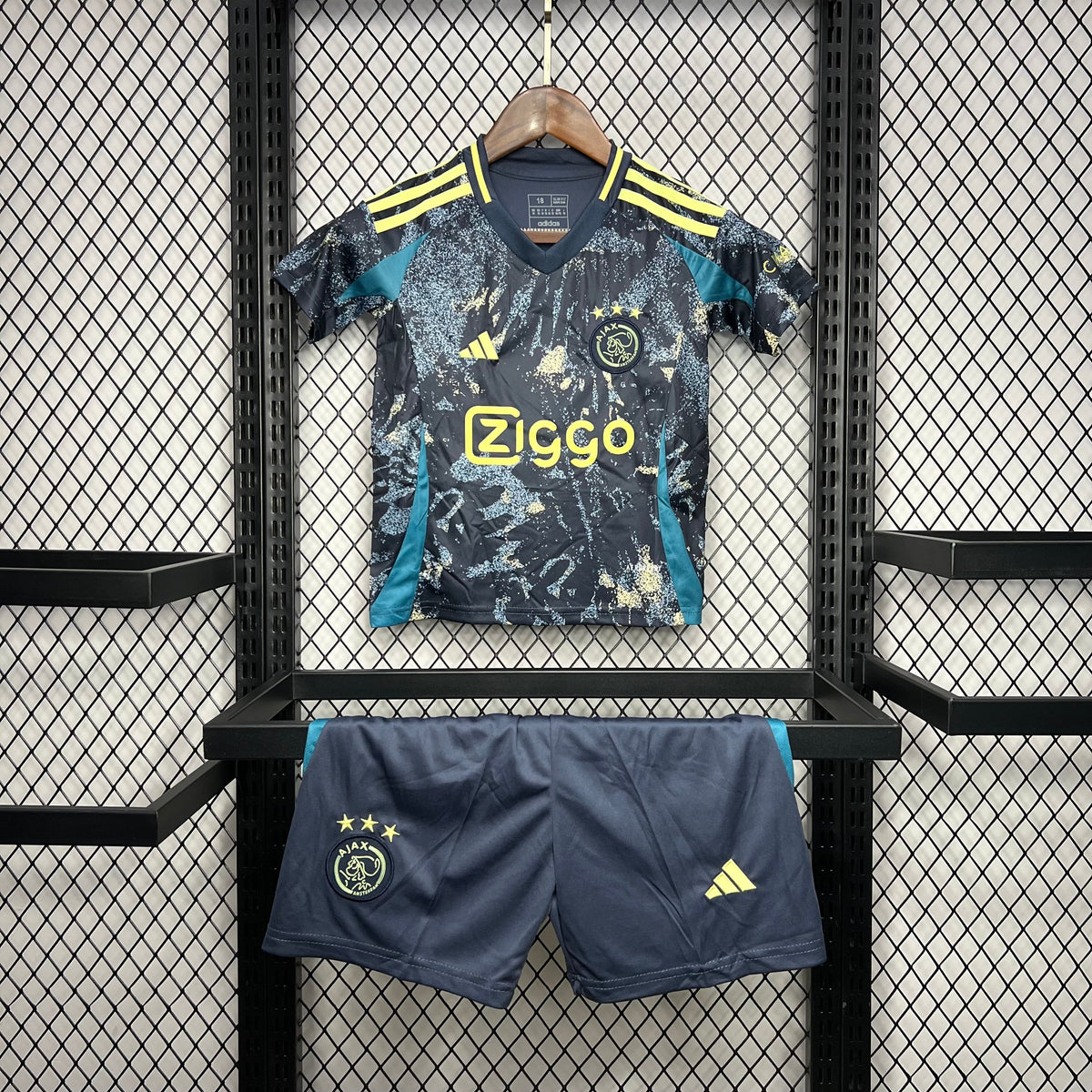 Kit visitante Ajax 24-25 