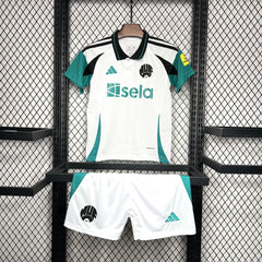 Terceiro kit Newcastle 24-25