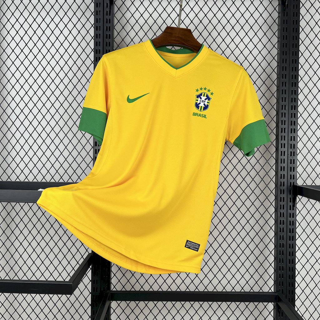 Camisa retrô titular do Brasil 2012/13
